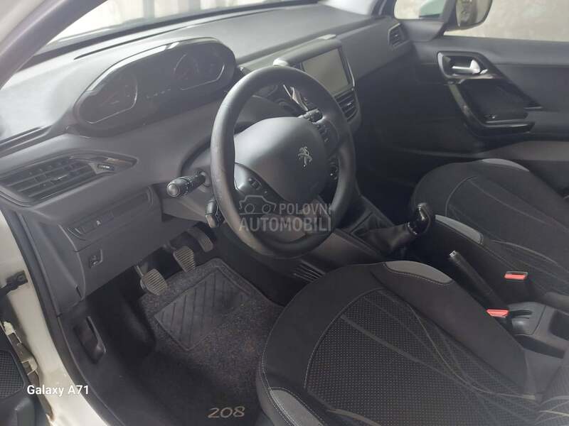 Peugeot 208 