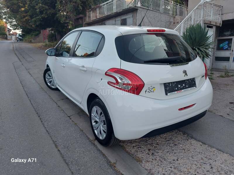 Peugeot 208 