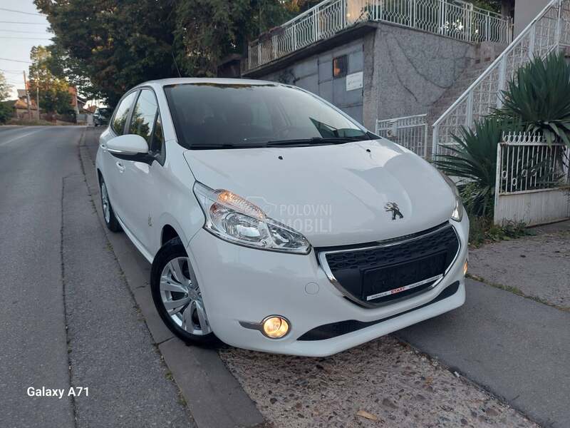 Peugeot 208 