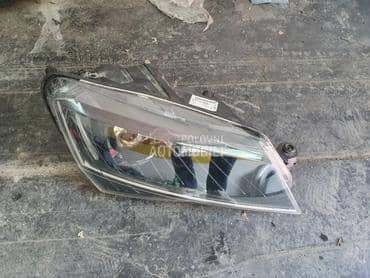 far desni za Škoda Superb