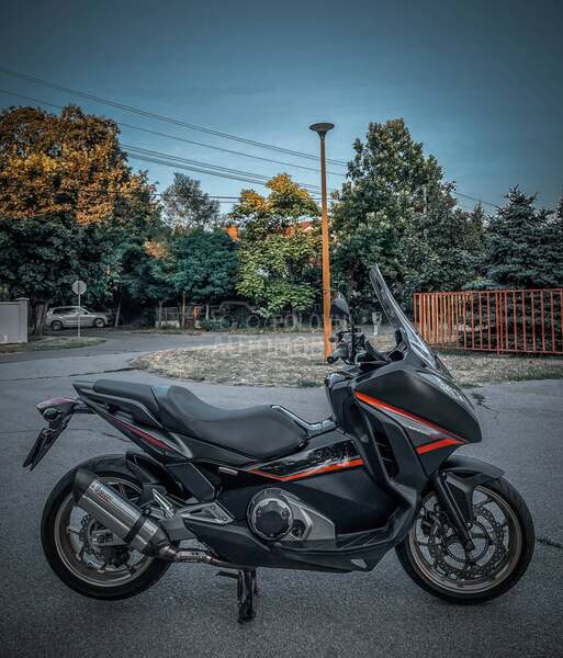 Honda Integra 750S