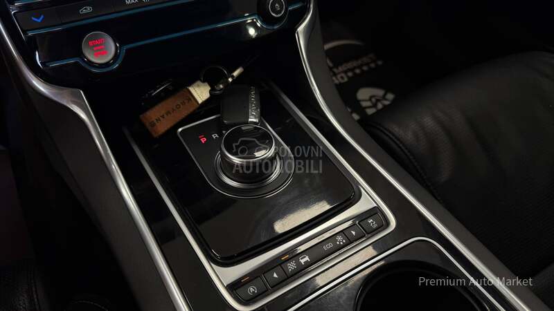 Jaguar XE //2.0D/R-SPORT/NOV