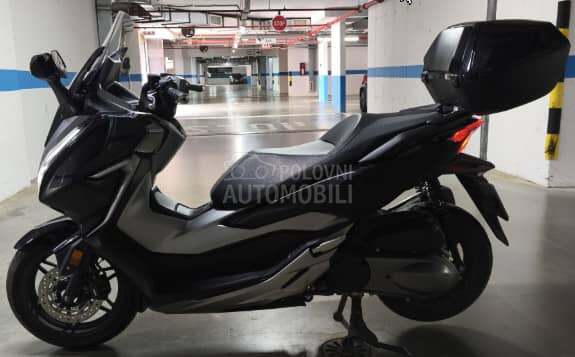 Honda Forza 300
