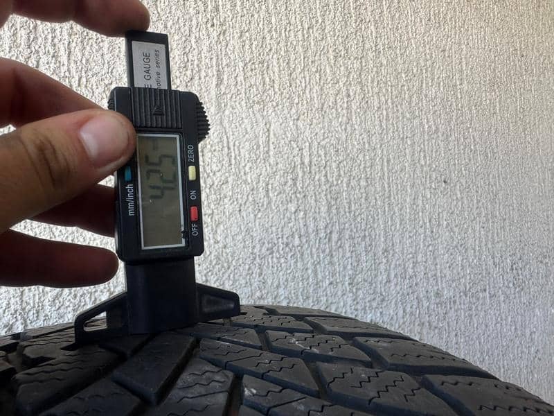 Bridgestone 215/60 R16 Zimska