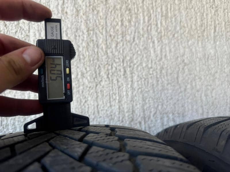 Bridgestone 215/60 R16 Zimska