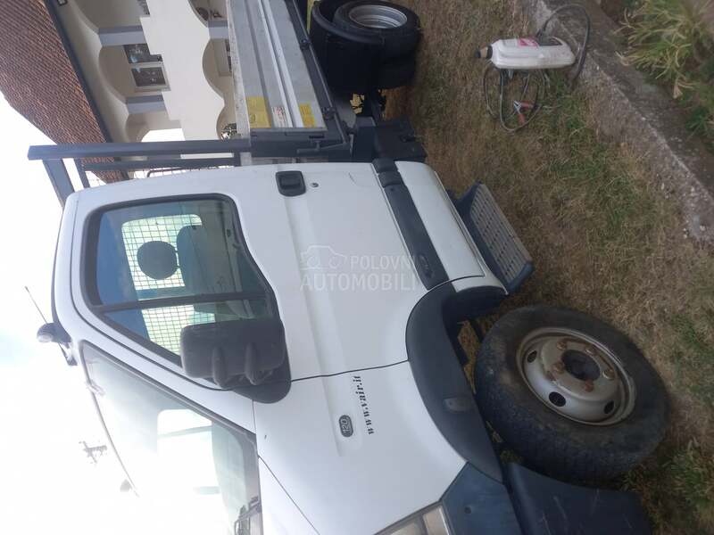 Renault maskot