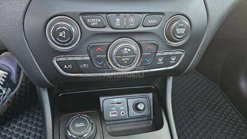 Jeep Cherokee 2.0 D 4x4 LIMIT/PANO