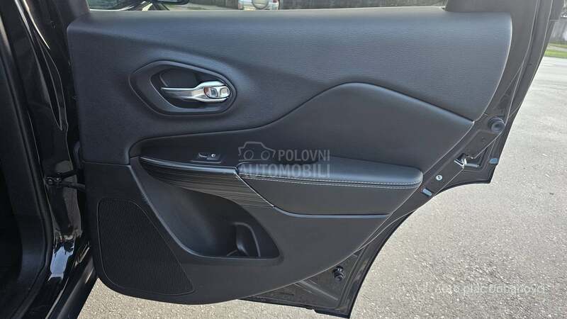 Jeep Cherokee 2.0 D 4x4 LIMIT/PANO
