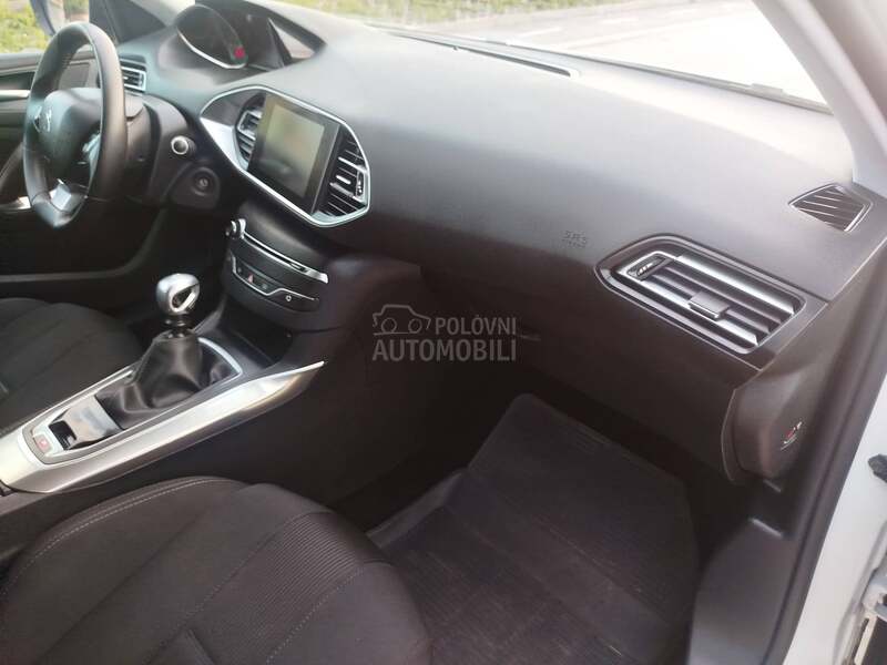 Peugeot 308 1.2i  u.v.o.z  C H