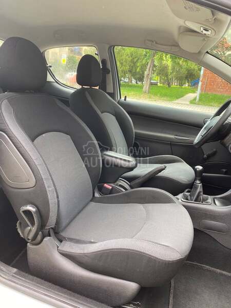Peugeot 206 1.4b / N O V
