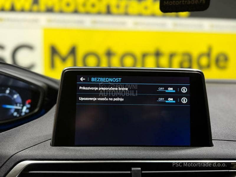 Peugeot 3008 Led/Virtual/EAT8 Peugeot 3008 Led/Virtual/EAT8