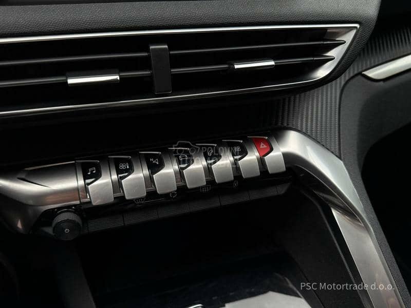 Peugeot 3008 Led/Virtual/EAT8 Peugeot 3008 Led/Virtual/EAT8