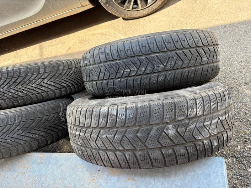 Pirelli 215/60 R17 Zimska