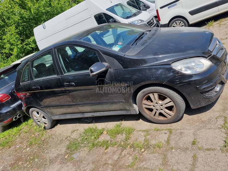 Mercedes Benz B 180 