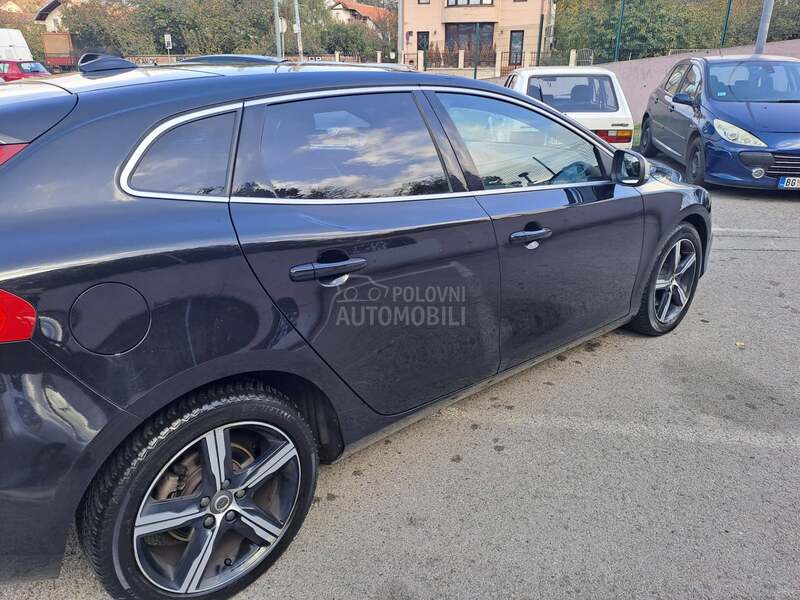 Volvo V40 R-Design