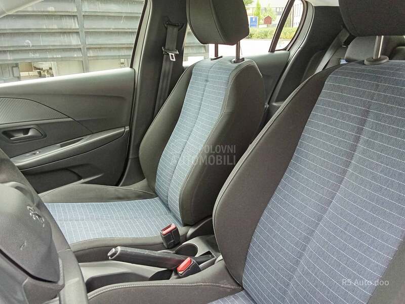 Peugeot 208 3,5,0,0,0,k,m