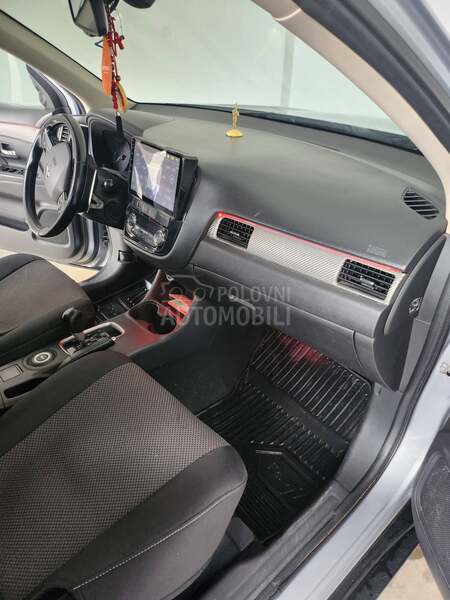 Mitsubishi Outlander Čitaj
