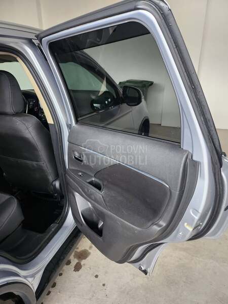 Mitsubishi Outlander Čitaj