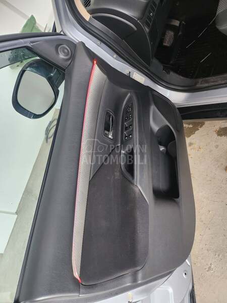 Mitsubishi Outlander Čitaj