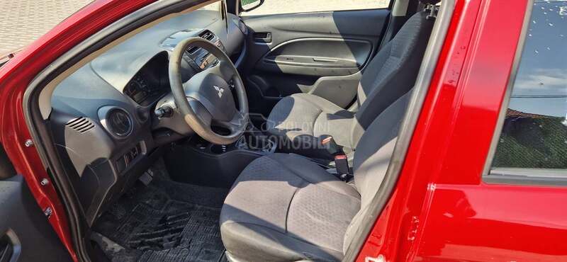 Mitsubishi Space Runner 