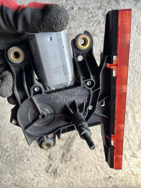 motor zadnjeg brisaca