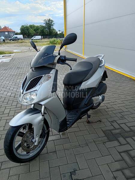 Aprilia sportcity 200