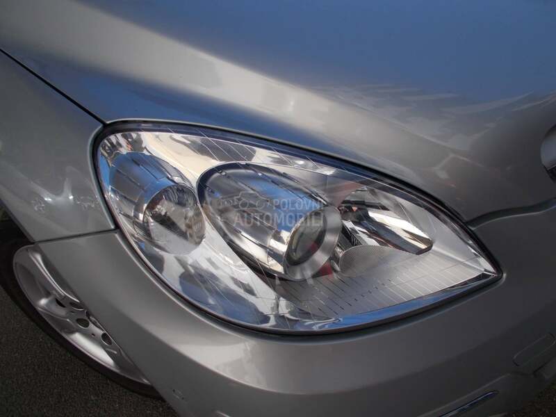 Mercedes Benz B 180 
