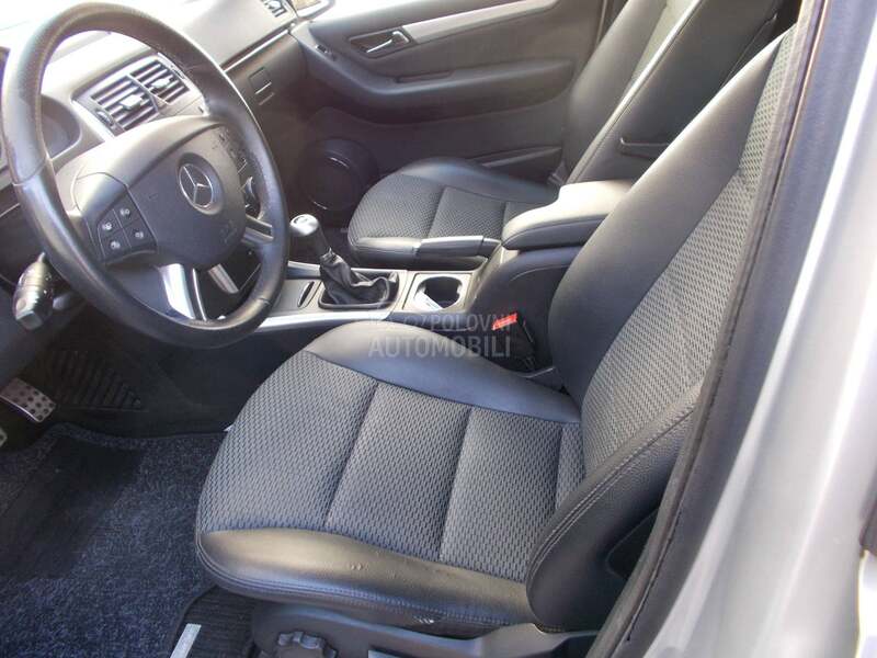 Mercedes Benz B 180 