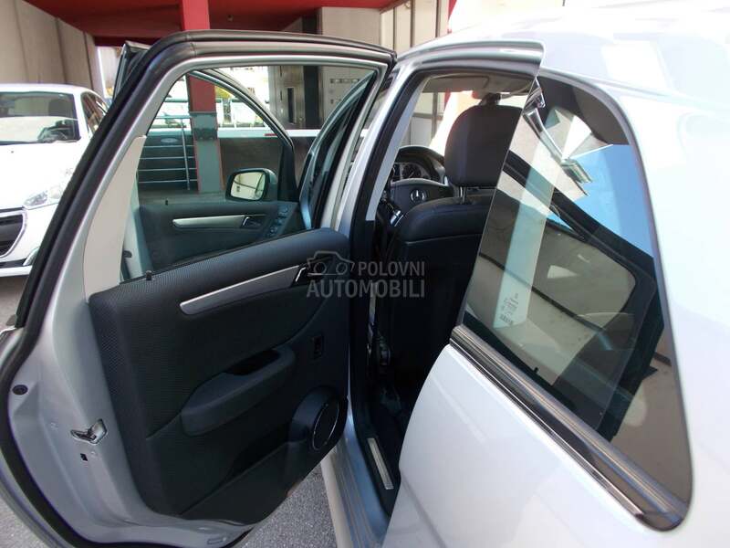 Mercedes Benz B 180 