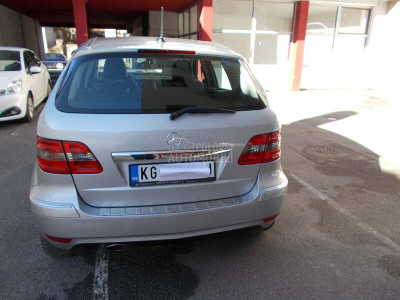 Mercedes Benz B 180 