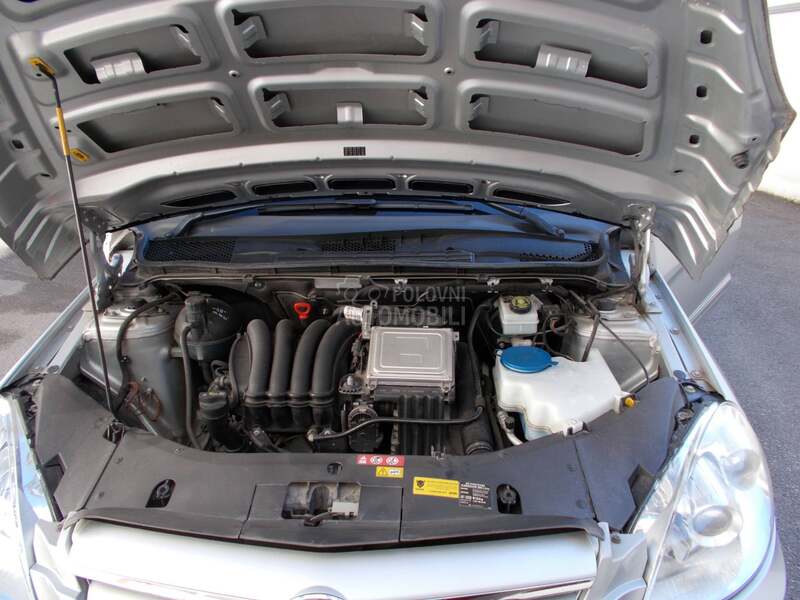 Mercedes Benz B 180 