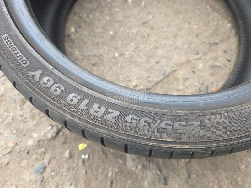 Kumho 255/35 R19 Letnja