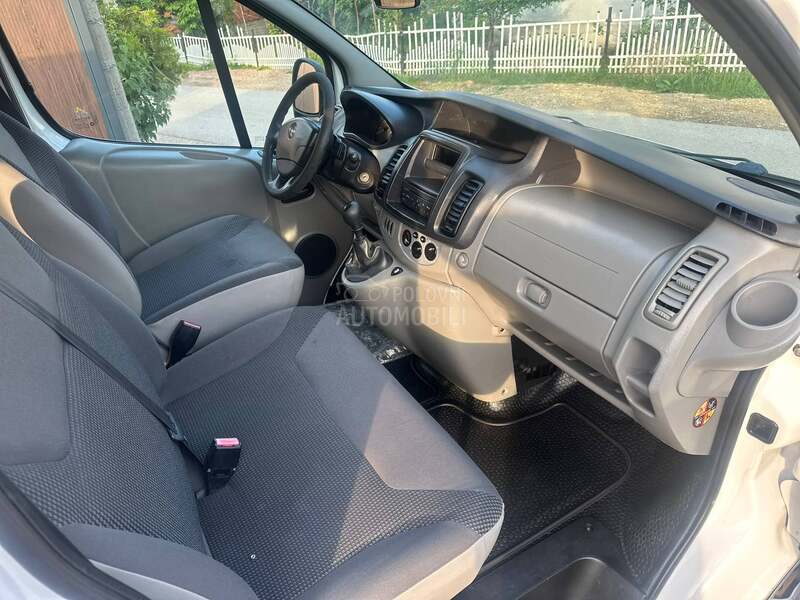 Opel Vivaro 2.5 cdti 6 S E D I Š T A