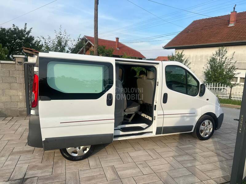 Opel Vivaro 2.5 cdti 6 S E D I Š T A