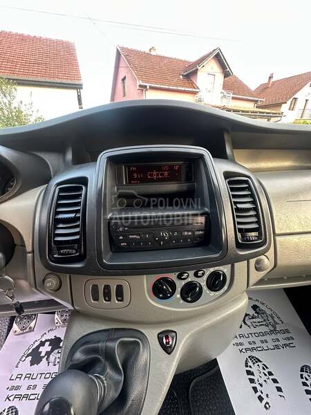 Opel Vivaro 2.5 cdti 6 S E D I Š T A