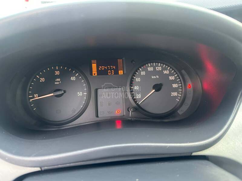 Opel Vivaro 2.5 cdti 6 S E D I Š T A