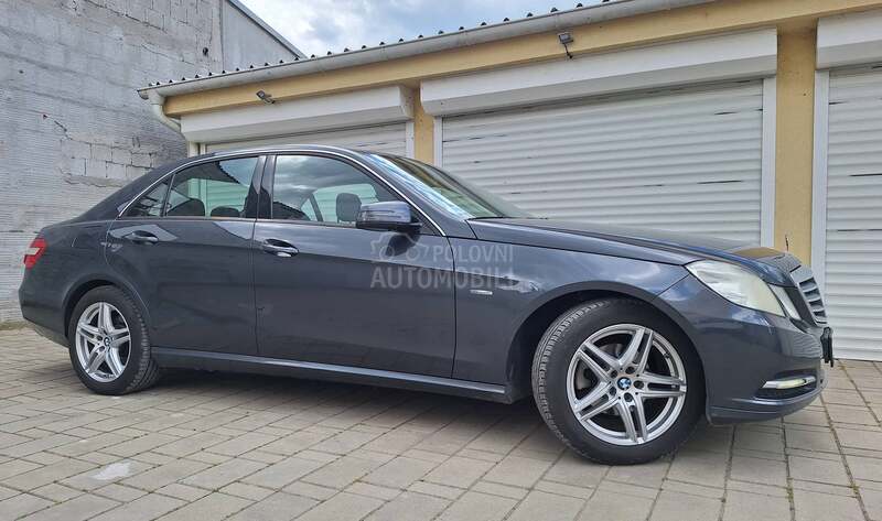 Mercedes Benz E 220 T.o.p Ocuvan