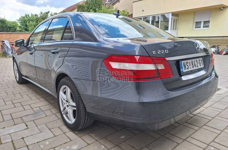 Mercedes Benz E 220 T.o.p Ocuvan