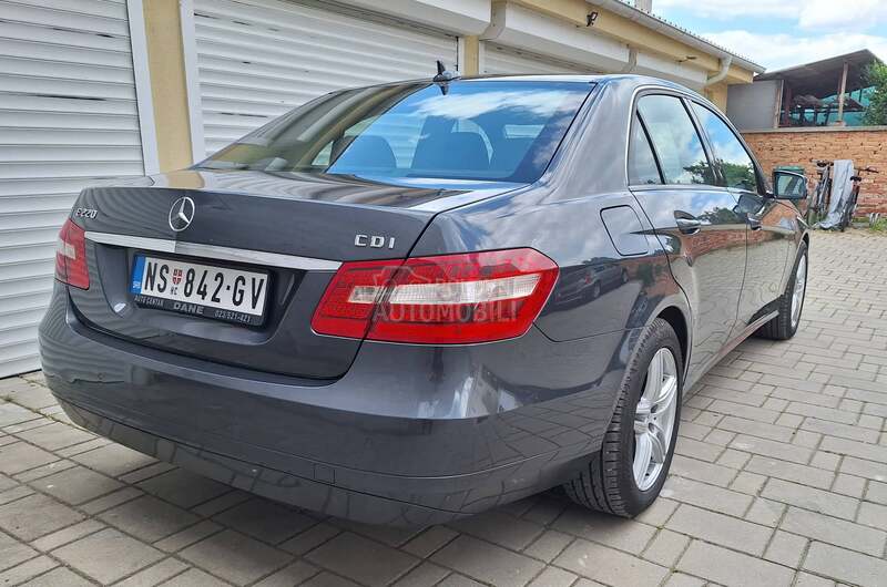 Mercedes Benz E 220 T.o.p Ocuvan