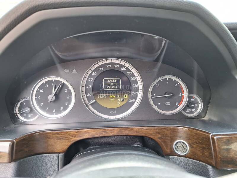 Mercedes Benz E 220 T.o.p Ocuvan