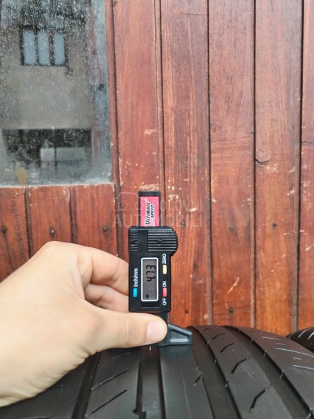 Continental 235/45 R19 Letnja