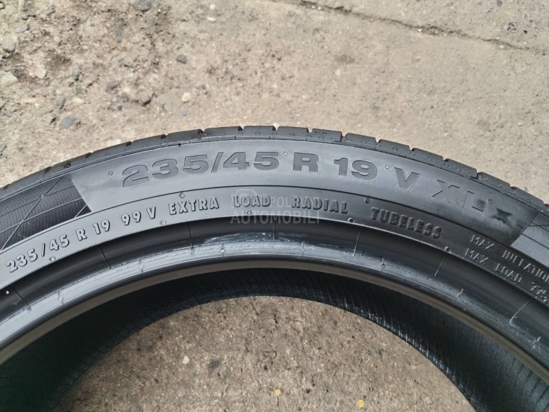 Continental 235/45 R19 Letnja