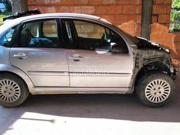 Citroen C3 1.4 hd 2003. god. -  kompletan auto u delovima