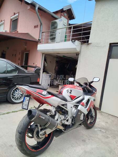 Yamaha R6