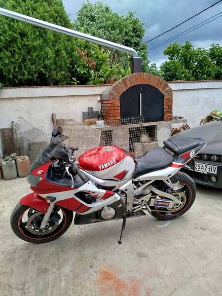 Yamaha R6