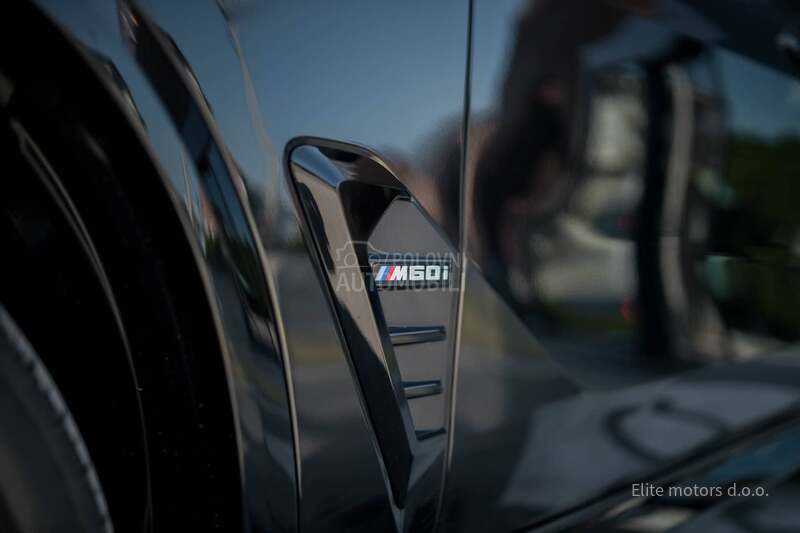 BMW X5 M60i