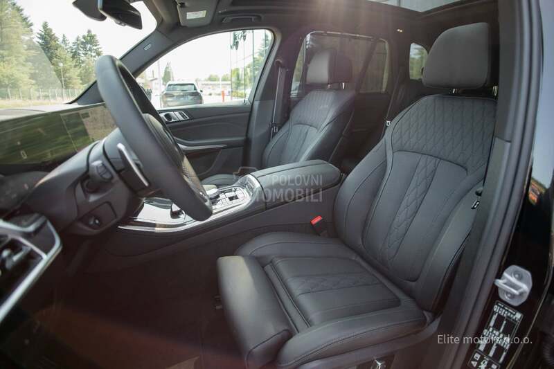 BMW X5 M60i
