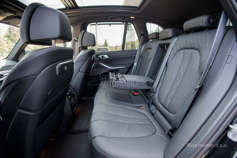 BMW X5 M60i