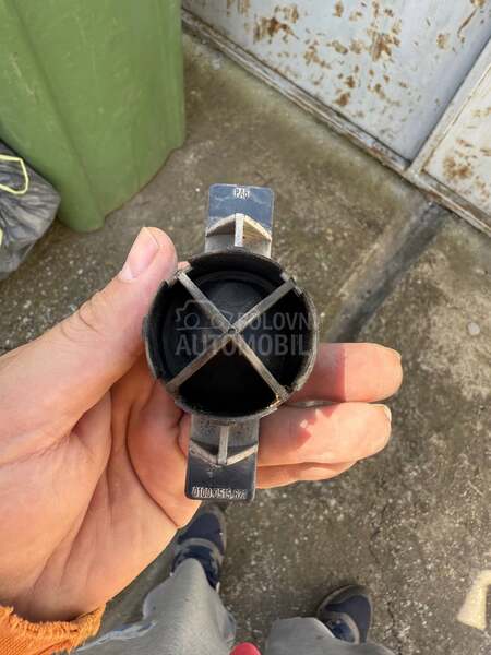 TRŽiM nastavak auto kuka
