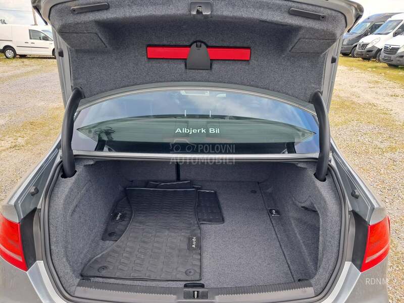 Audi A4 2.0TDI/dioda/3xSline